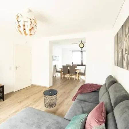 Mitte, Neu Renoviertes Haus